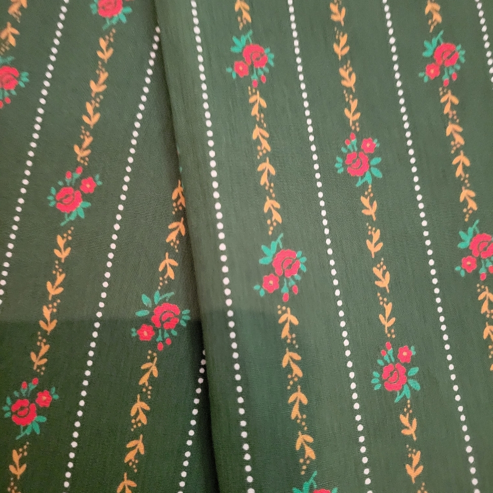Vtg Fabric New Old Stock 4ydsx36 Dark Green Background w/ Red, Gold Flower #1 - Picture 4 of 4